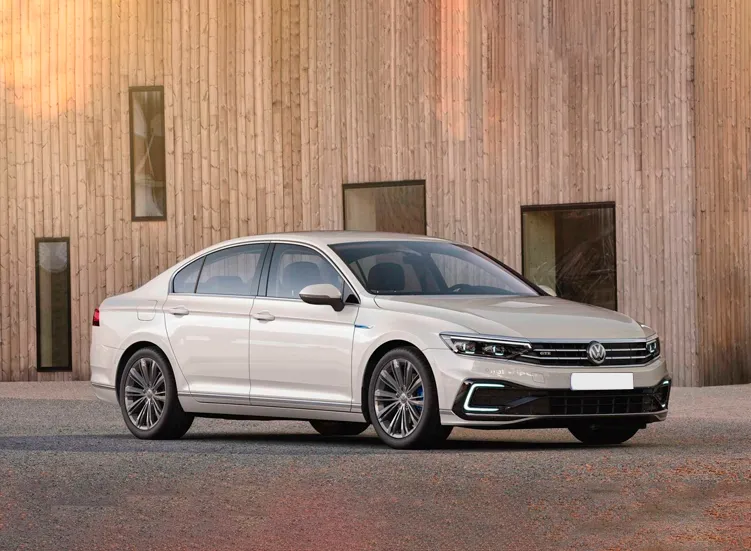 renting-volkswagen-passat-5-3.webp