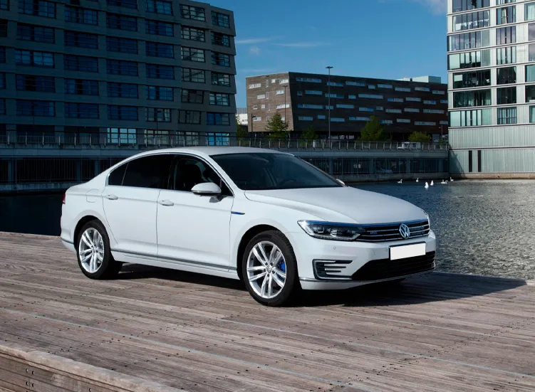 renting-volkswagen-passat-6-3.webp