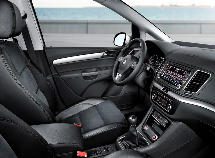 renting-volkswagen-sharan-5-3.webp