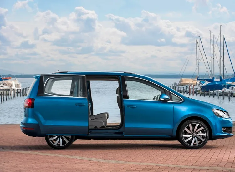 renting-volkswagen-sharan-7-3.webp