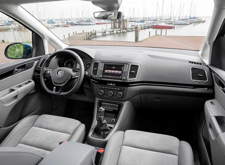 renting-volkswagen-sharan-8-3.webp